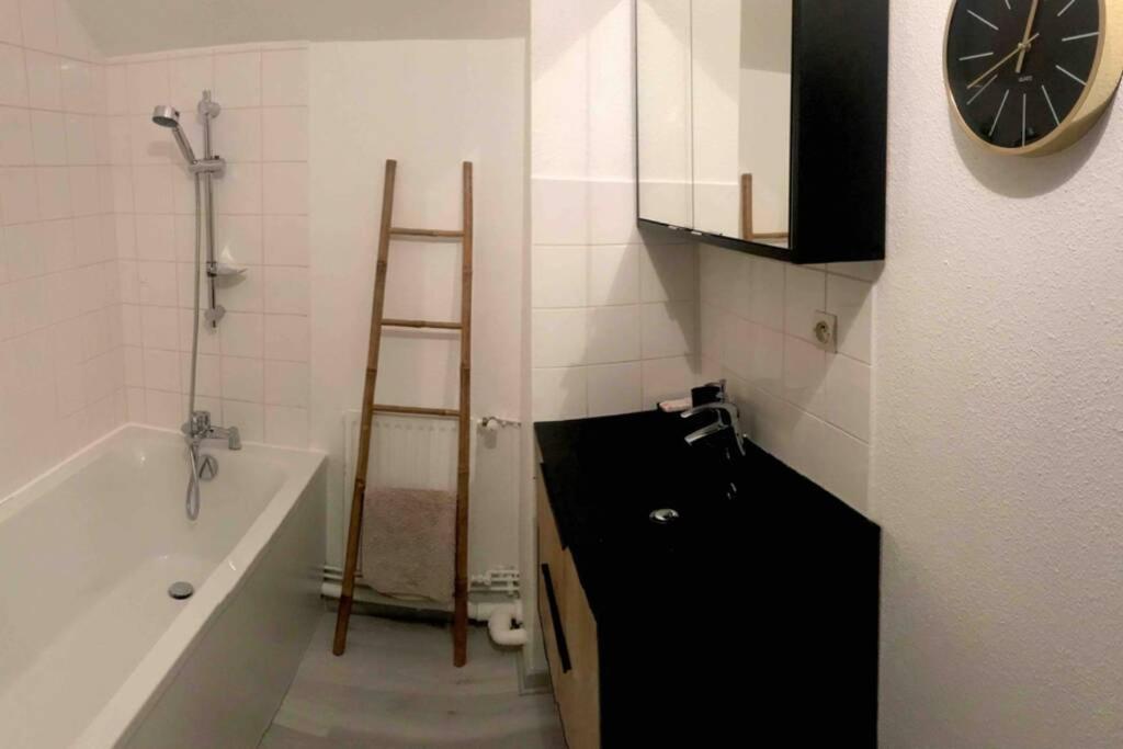 La Maison De Ville - 4 Chambres, 2 Sdb, Terrasse Et Garage - 90M2 Vesoul Ngoại thất bức ảnh